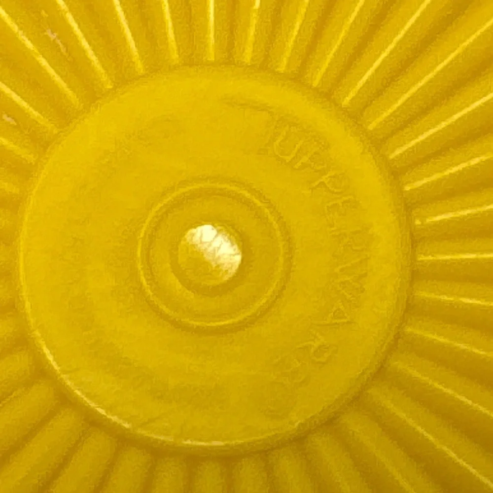 Tupperware Servalier Bowl Vintage‎ 4in Yellow Good Sunburst Lid 808-11